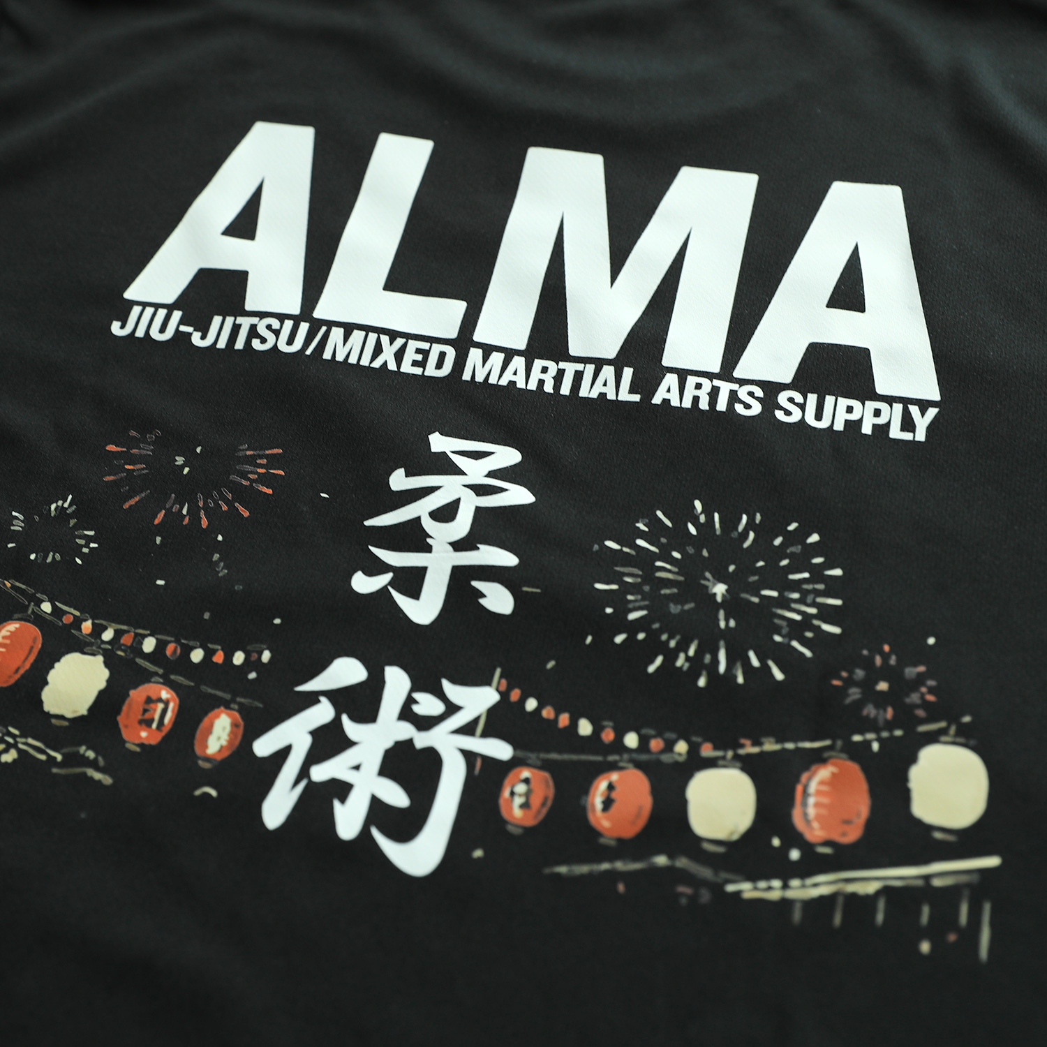 ALMA 花火Tシャツ フロントプリント詳細